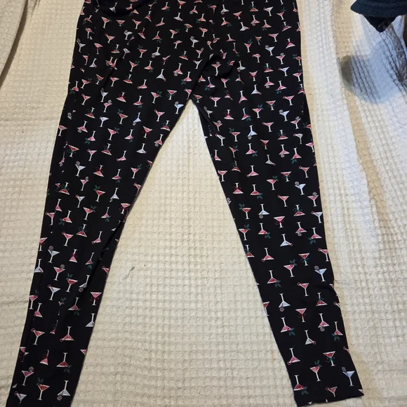 Stylish Black Leggings with Martini Glass Print - Picture 2 of 3